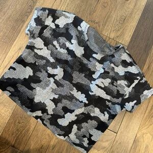 lululemon Black and Gray Camo Cropped Short Sleeve Tee